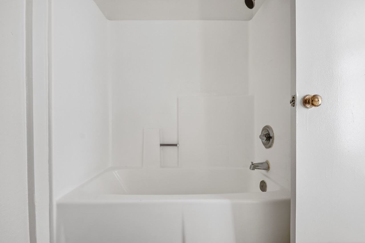 11312 Morrison St #11 - Photo 5 of 24