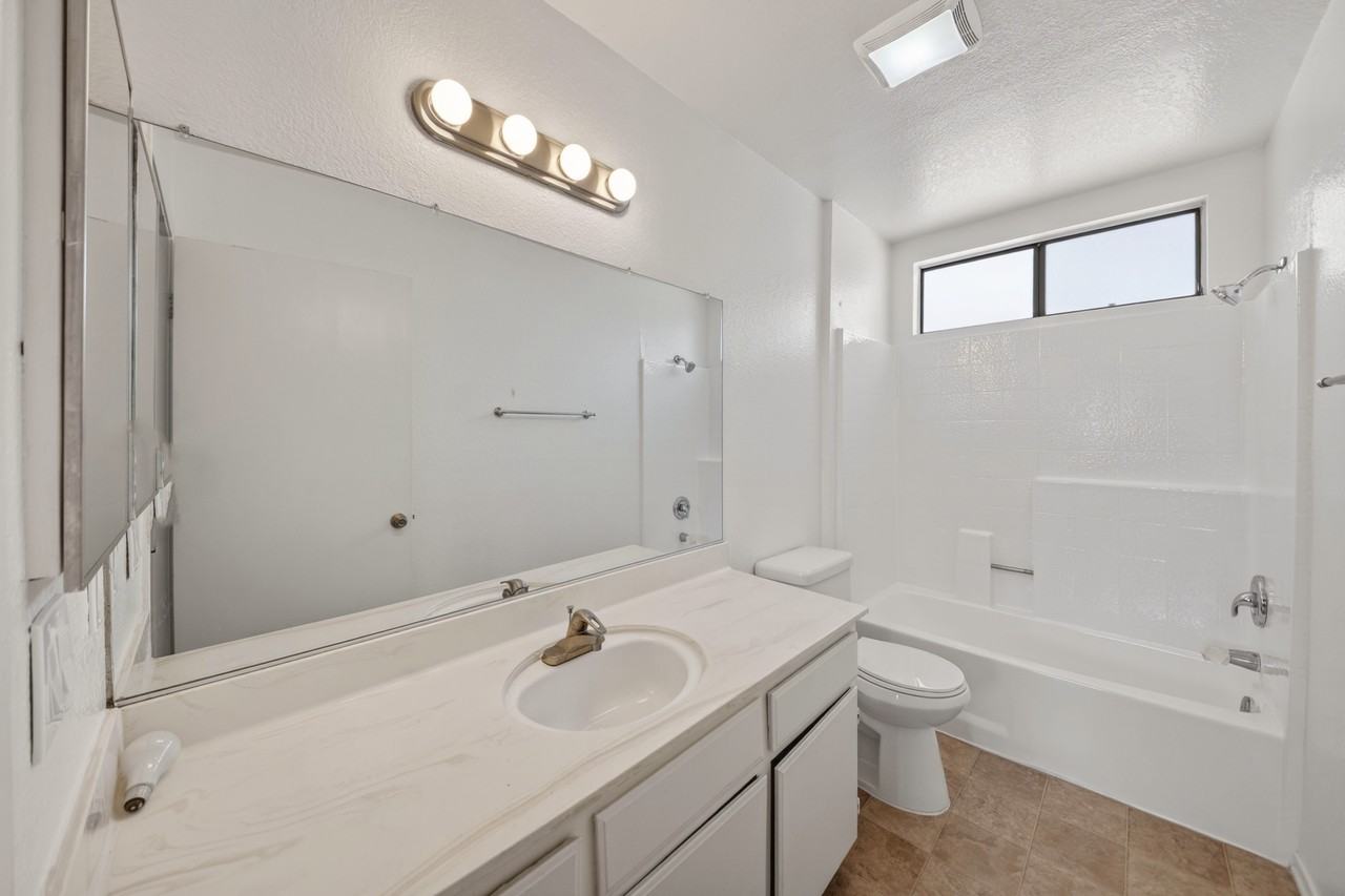 11312 Morrison St #11 - Photo 6 of 24