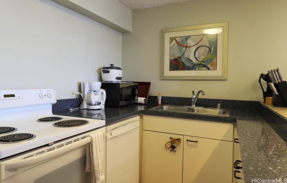 2240 Kuhio Ave #3205 - Photo 5 of 25