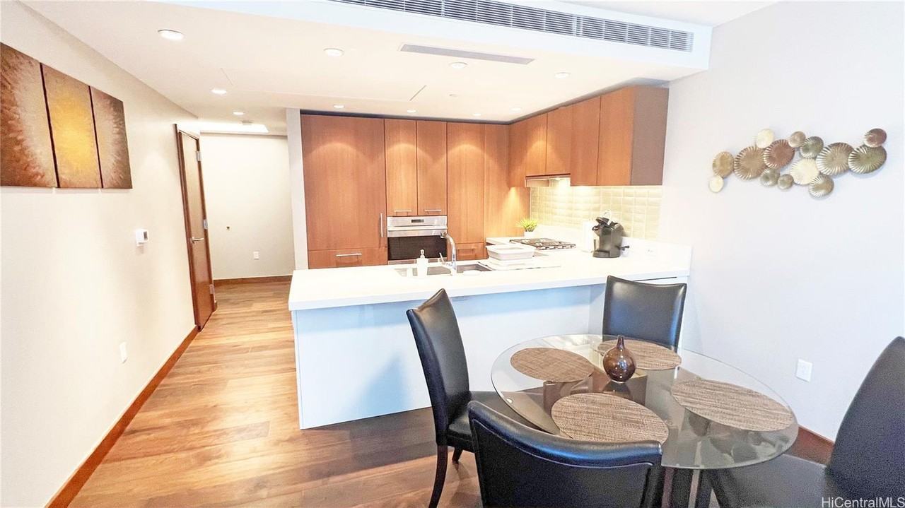 1555 Kapiolani Blvd #910 - Photo 2 of 25