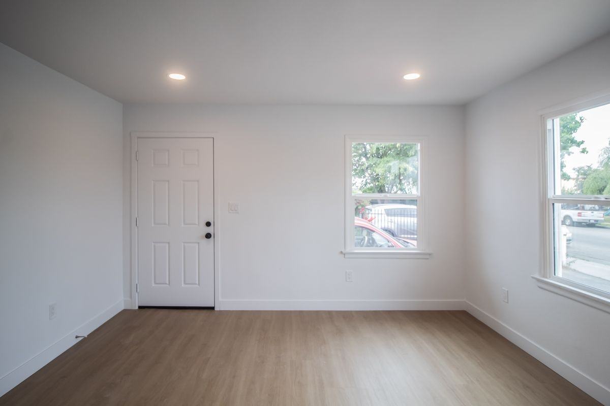 2214 Continental Ave - Photo 7 of 15