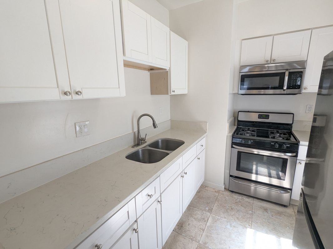 5337 Monroe St ##4 - Photo 2 of 10