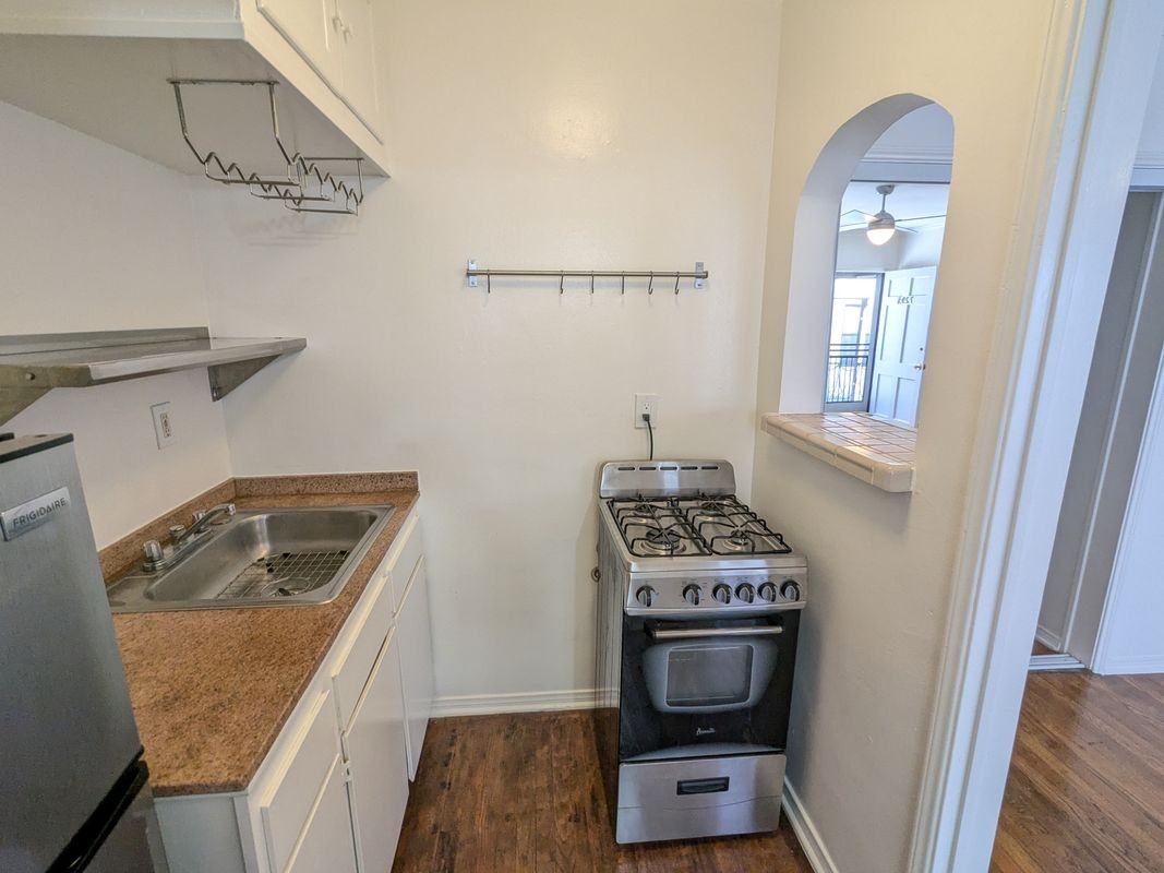 729 N Edinburgh Ave ##3/4 - Photo 2 of 10