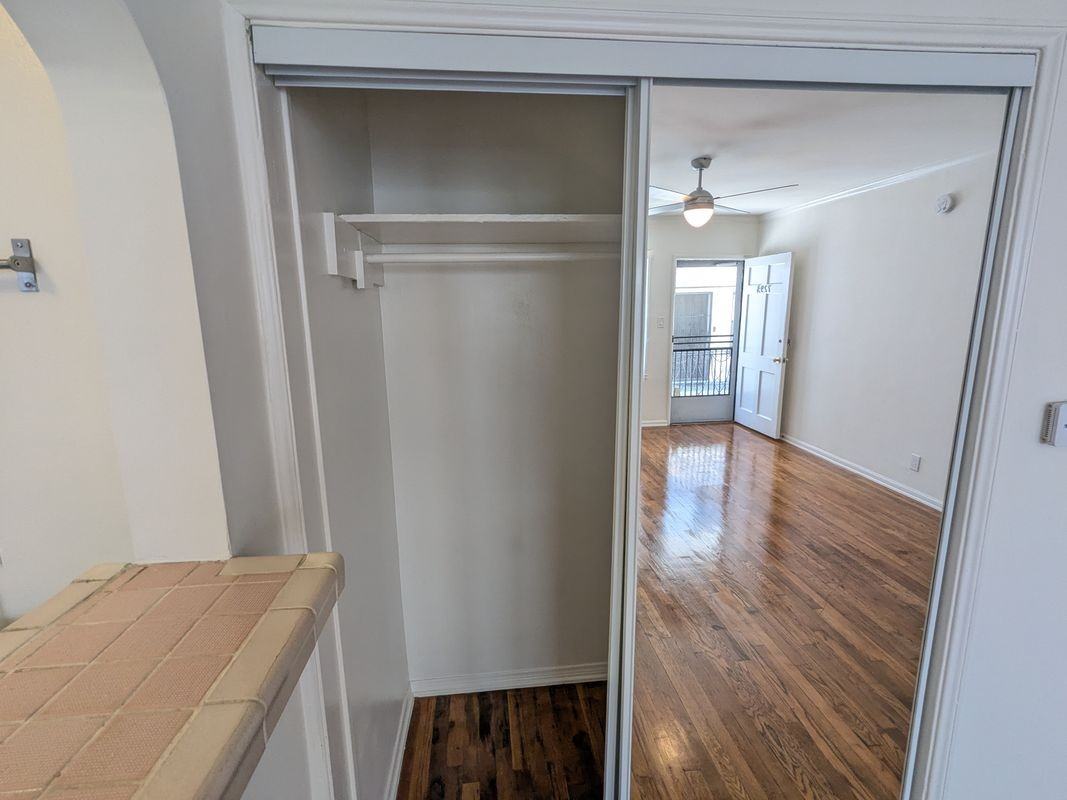 729 N Edinburgh Ave ##3/4 - Photo 6 of 10