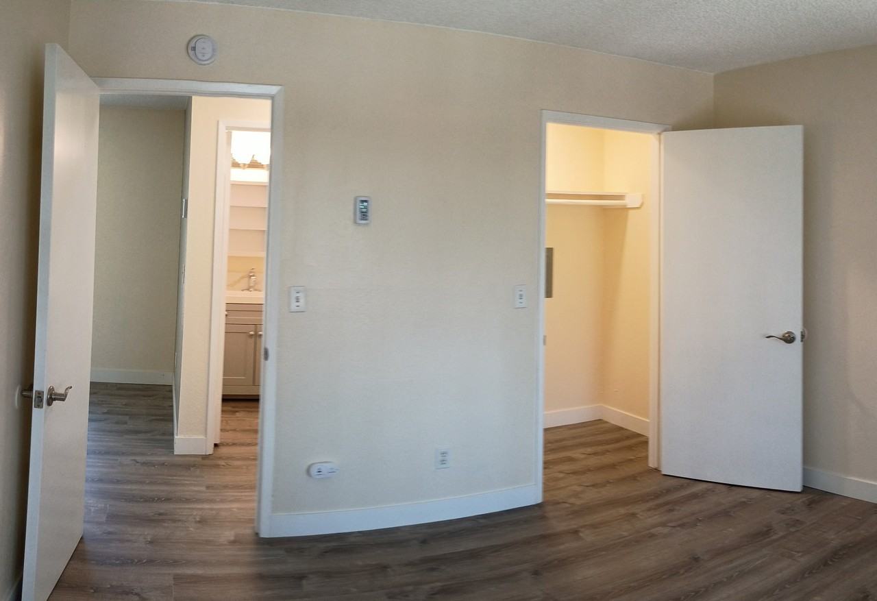 315 East 30th Street #D - Photo 2 of 11