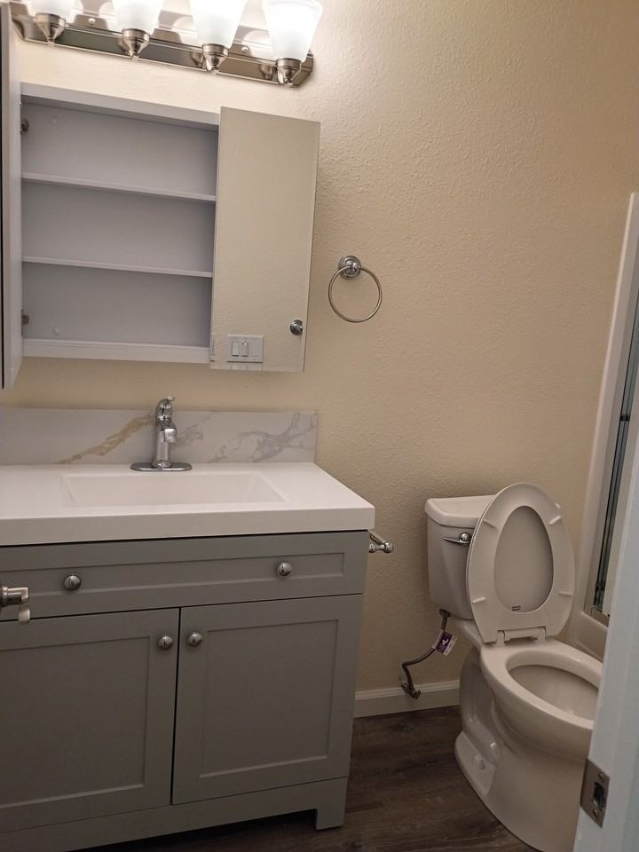 315 East 30th Street #D - Photo 5 of 11