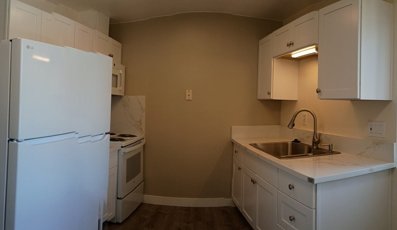 315 East 30th Street #D - Photo 6 of 11