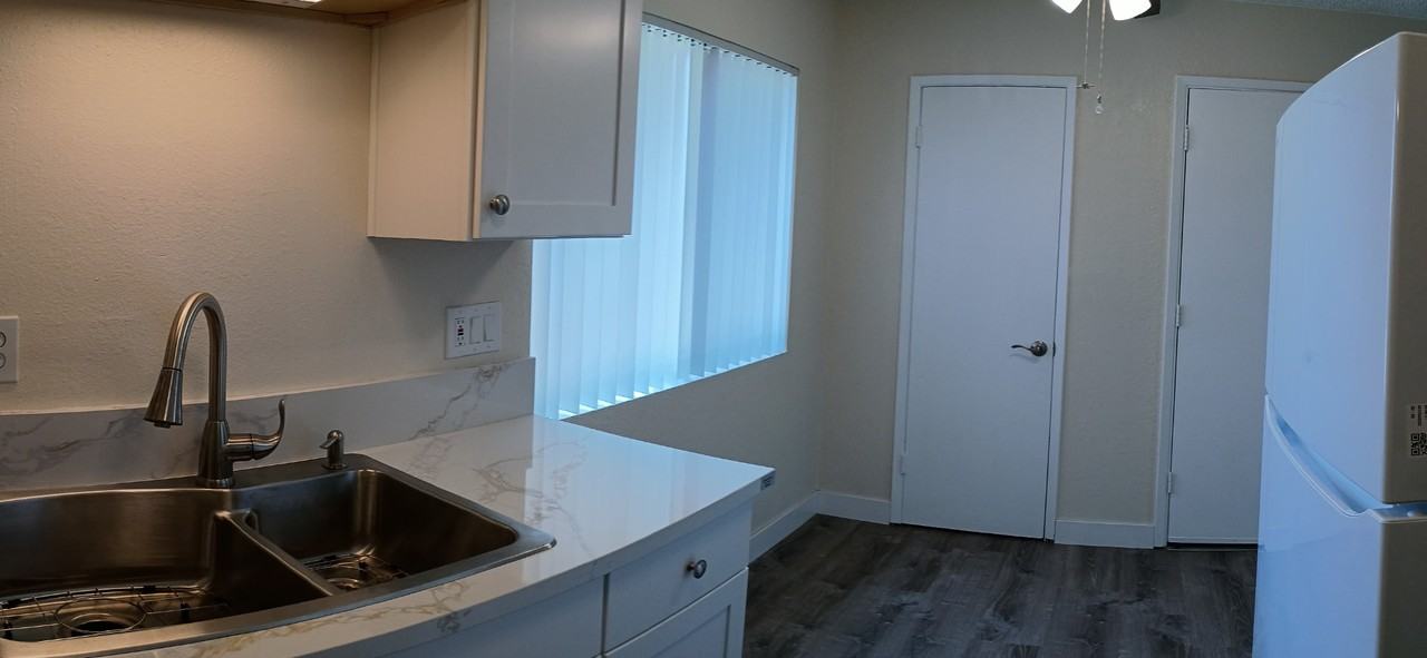 315 East 30th Street #D - Photo 7 of 11
