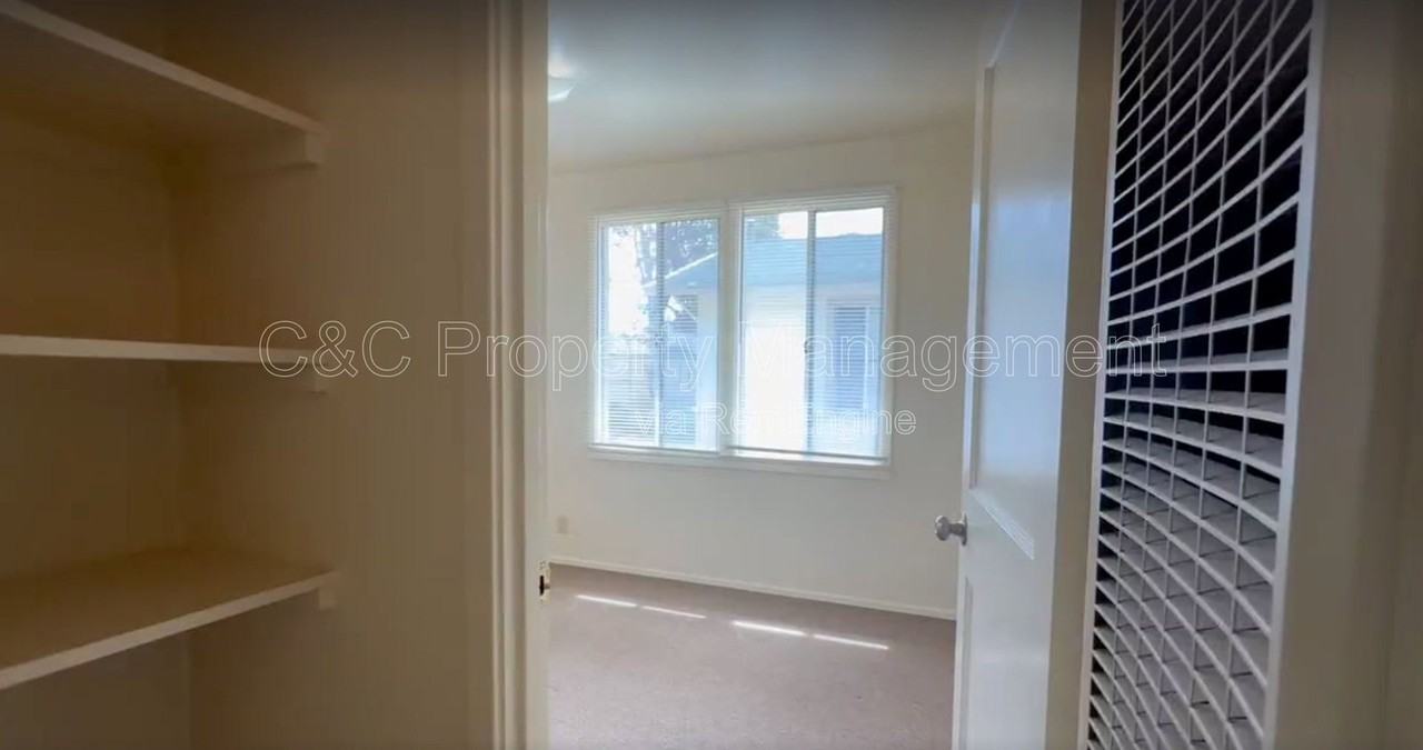 225 Carmel Ave #E - Photo 4 of 4
