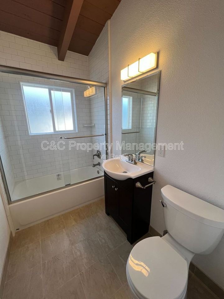 525 Madison St #G - Photo 7 of 10
