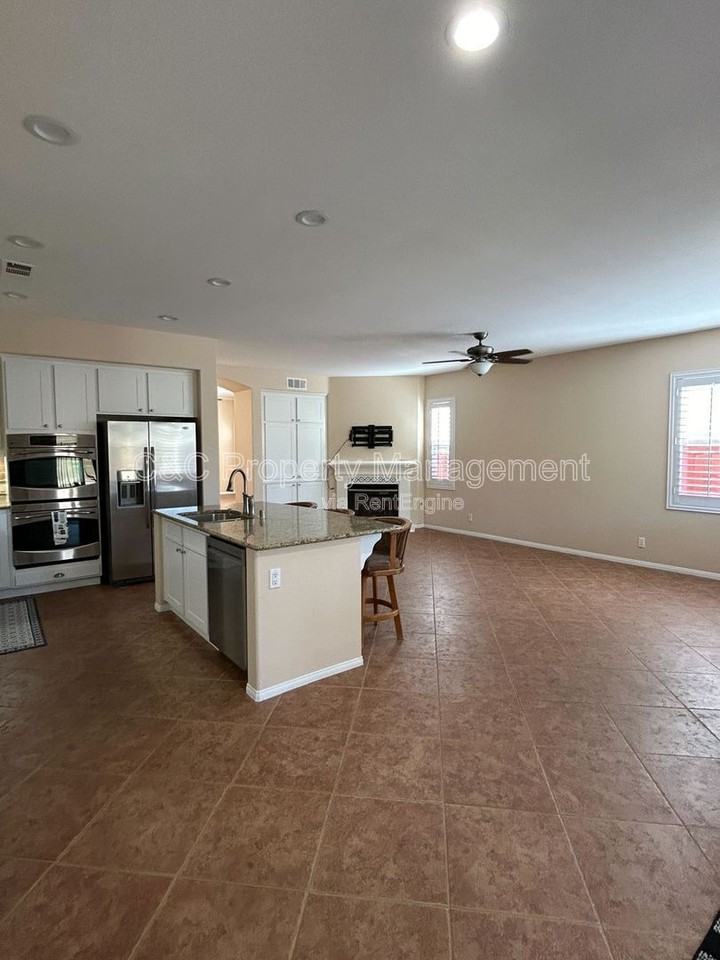 30934 Crystalaire Dr - Photo 4 of 33