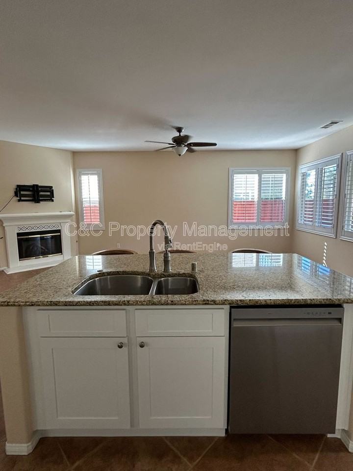 30934 Crystalaire Dr - Photo 6 of 33