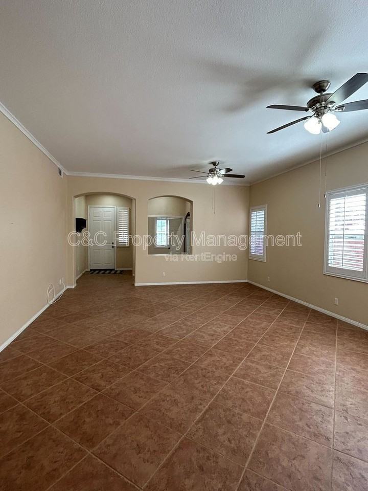 30934 Crystalaire Dr - Photo 7 of 33