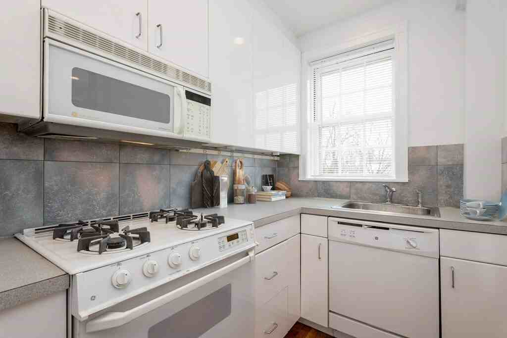 79 Martin St #33 - Photo 3 of 12