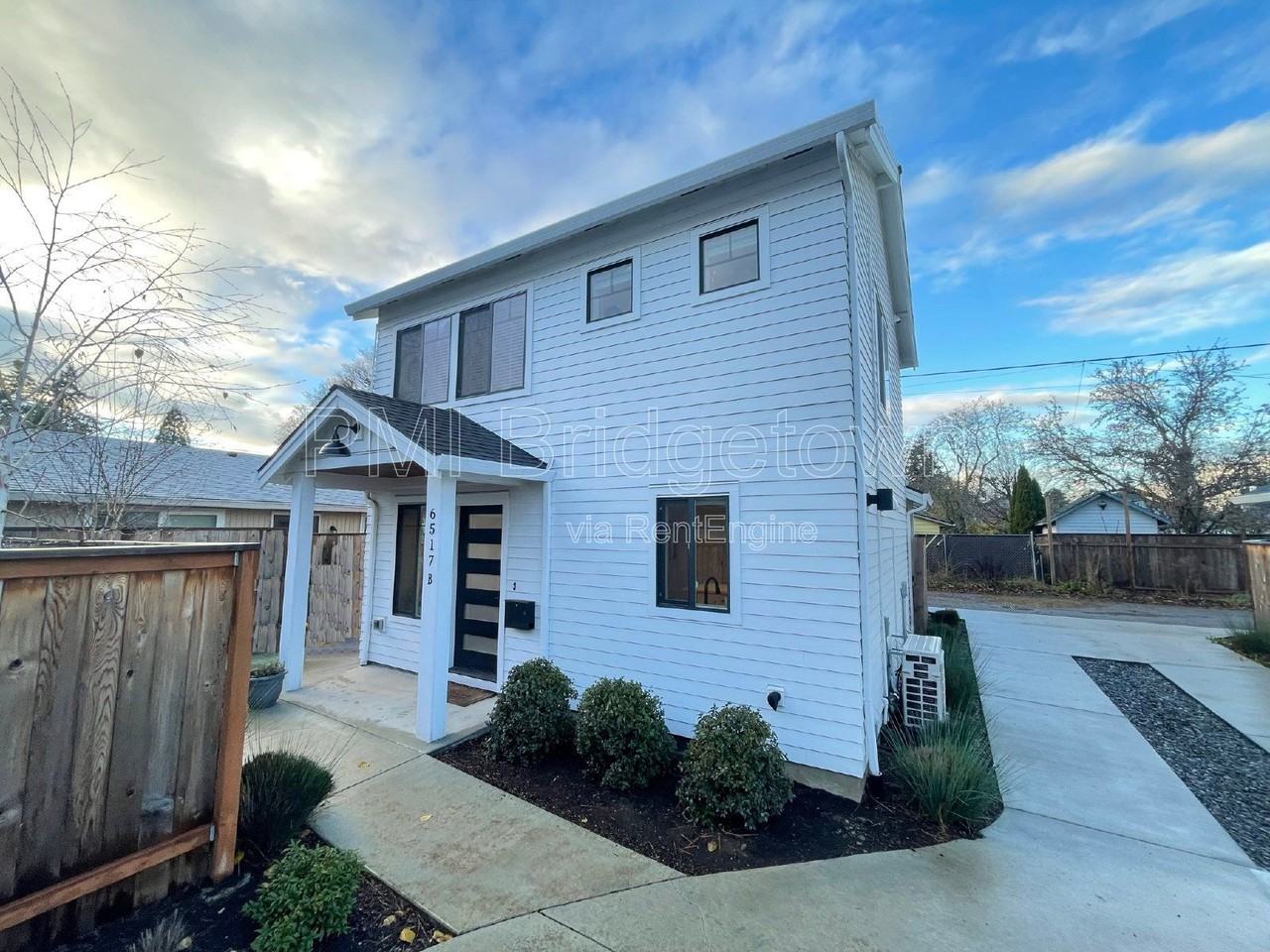 6517 Se Woodstock Blvd #B - Photo 2 of 17