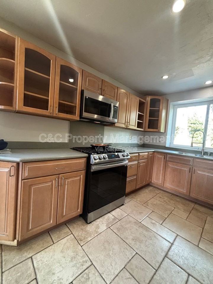 19010 Cliveden Ave - Photo 4 of 14