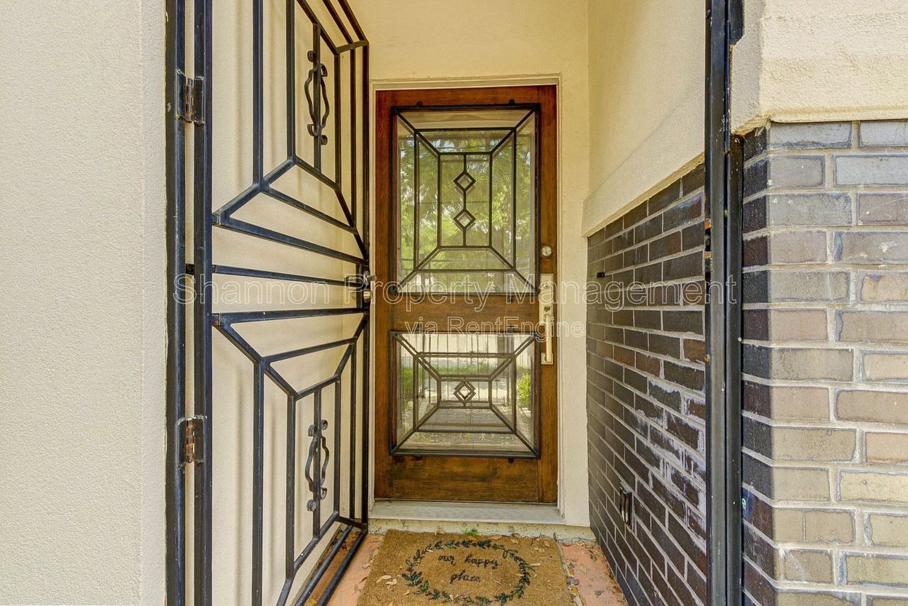 113 Tuam St - Photo 3 of 30