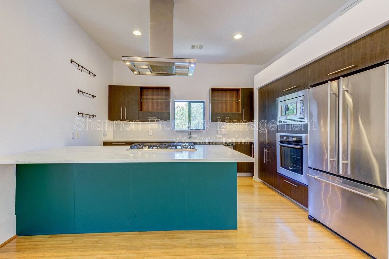 113 Tuam St - Photo 7 of 30