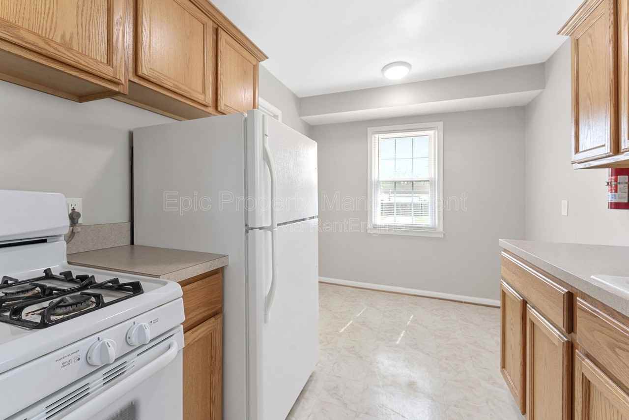 1778 Warwick Ave - Photo 2 of 13