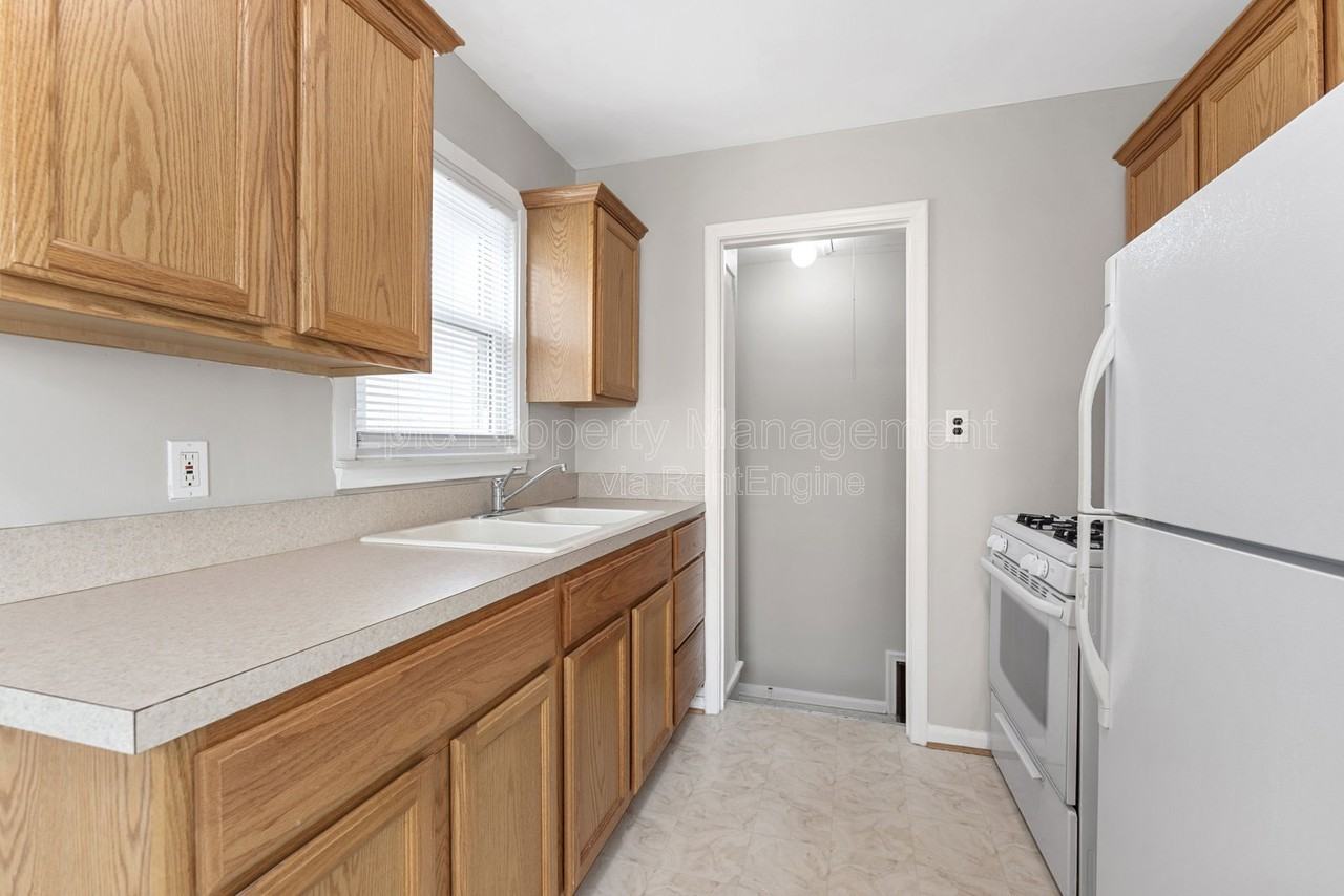 1778 Warwick Ave - Photo 3 of 13