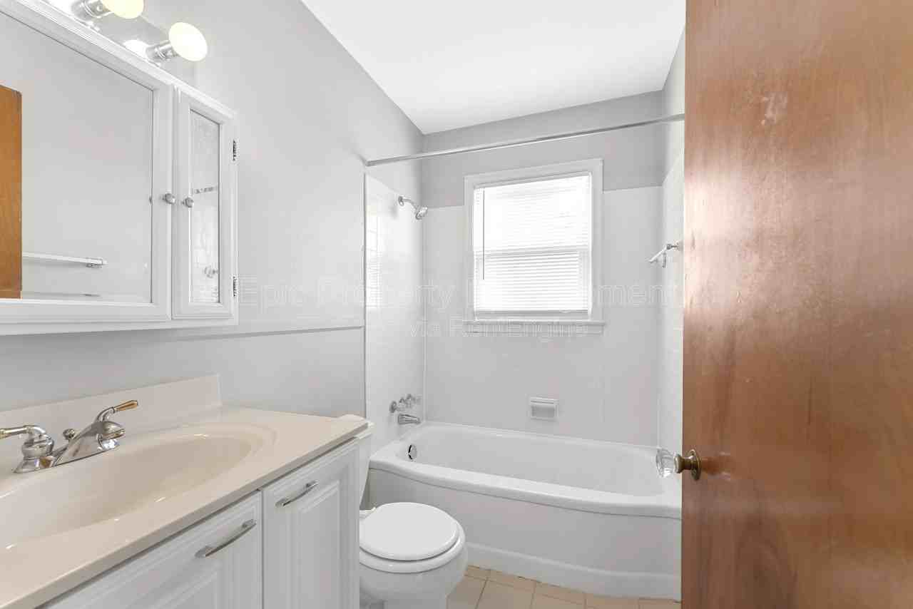 1778 Warwick Ave - Photo 4 of 13
