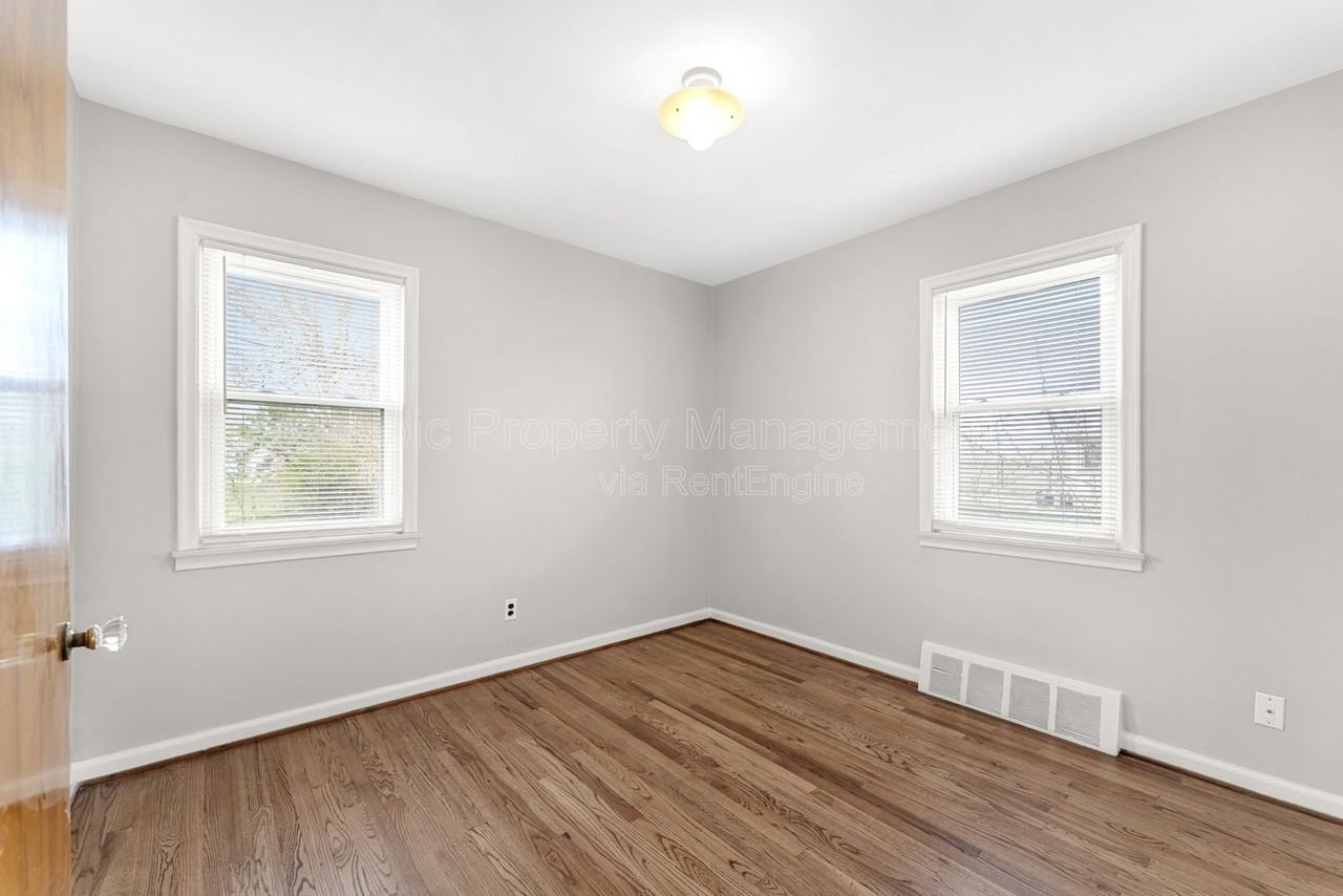 1778 Warwick Ave - Photo 7 of 13