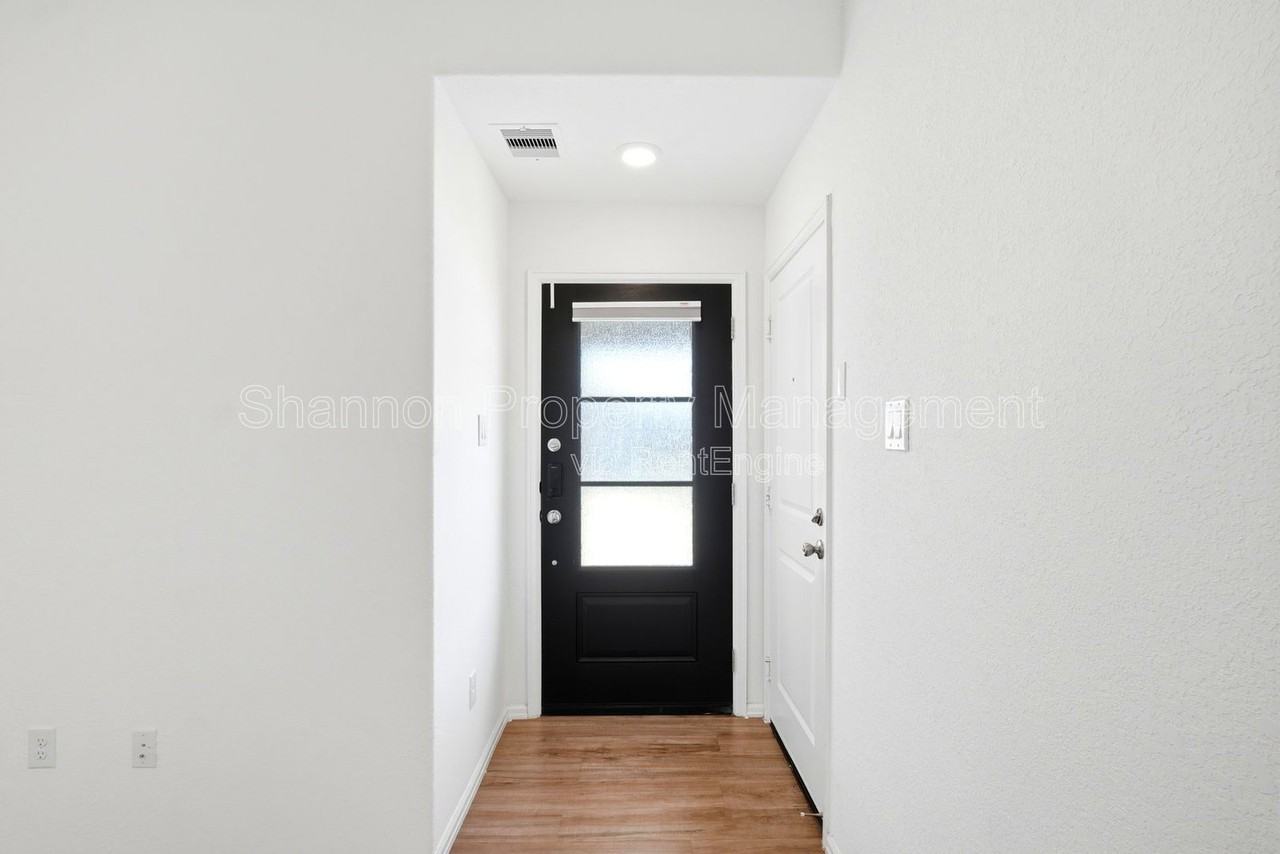 3002 Delancey Bend Way - Photo 3 of 33