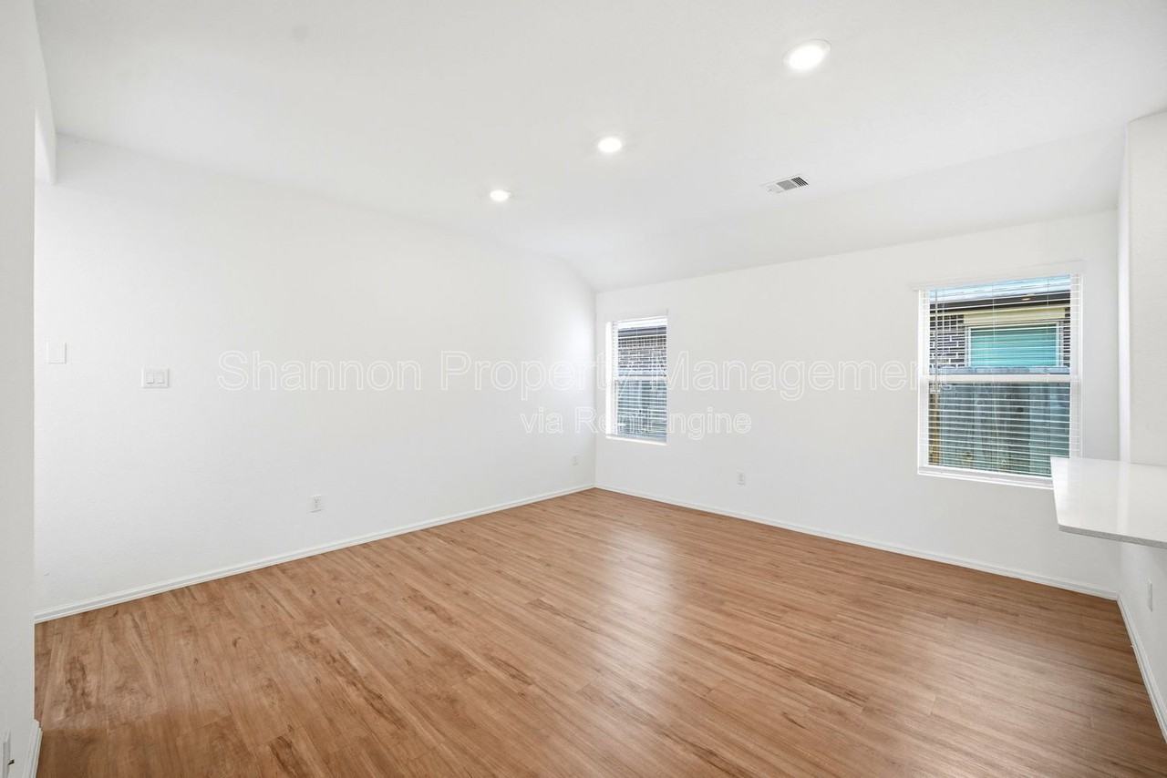 3002 Delancey Bend Way - Photo 6 of 33