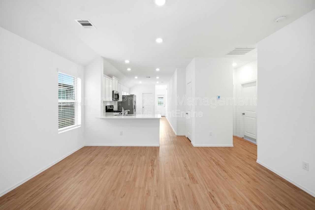 3002 Delancey Bend Way - Photo 7 of 33