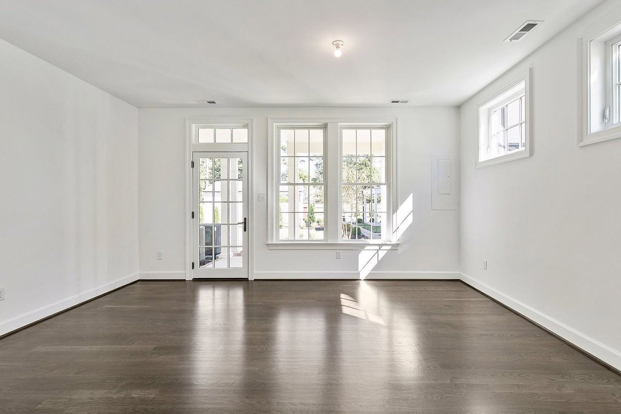 918 Charles St - Photo 4 of 13
