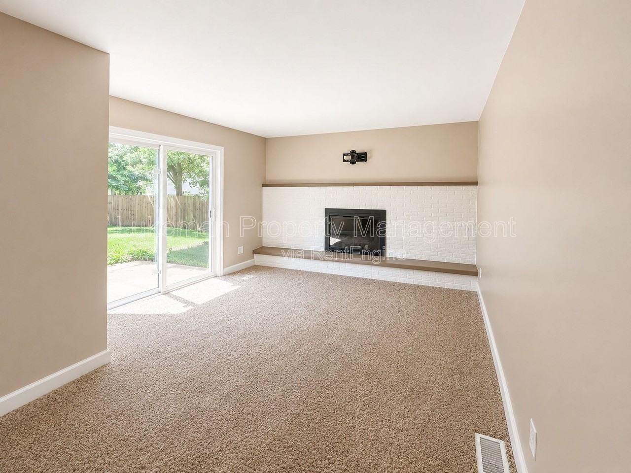 6318 Avon St - Photo 5 of 18
