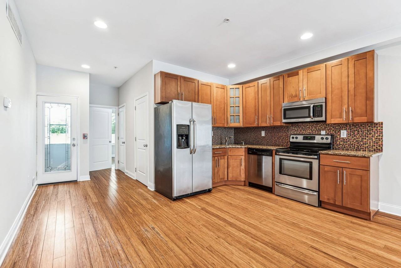 1633 Carpenter St #A - Photo 2 of 33