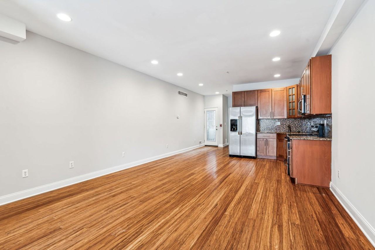 1633 Carpenter St #A - Photo 3 of 33