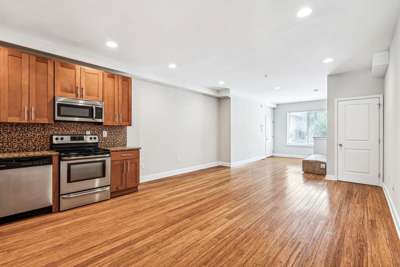1633 Carpenter St #A - Photo 4 of 33