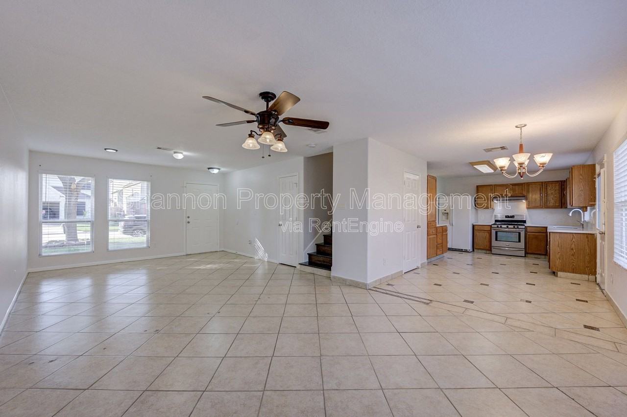 3118 Clipper Winds Way - Photo 3 of 23