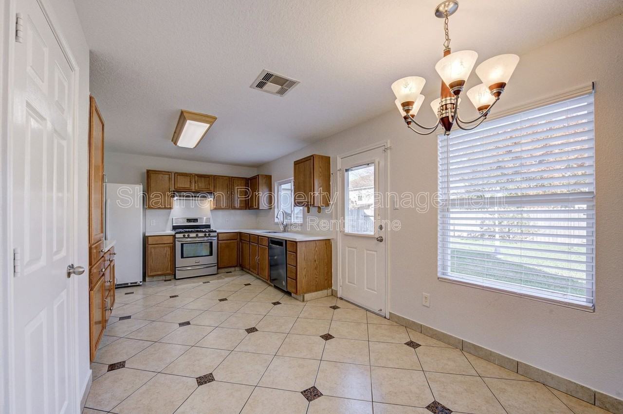 3118 Clipper Winds Way - Photo 7 of 23