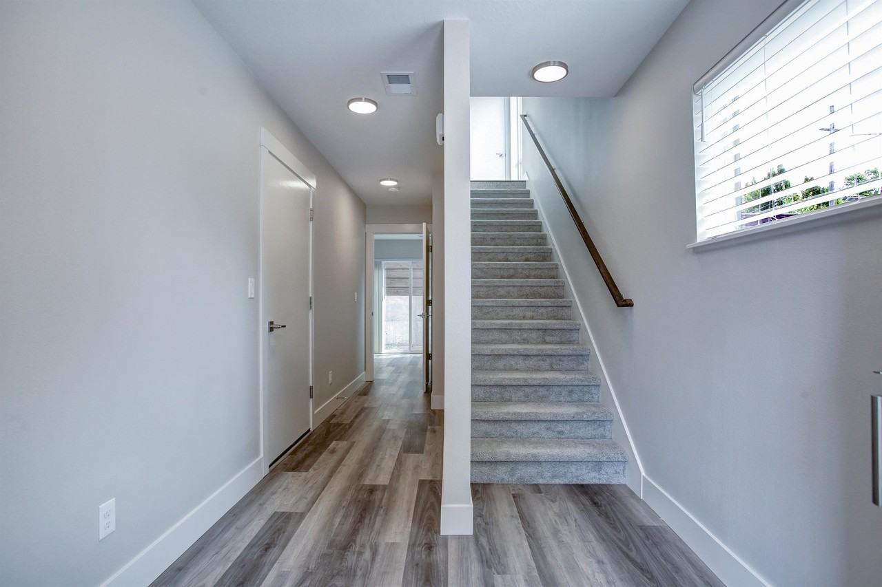 5758 Se 17th Ave - Photo 2 of 7