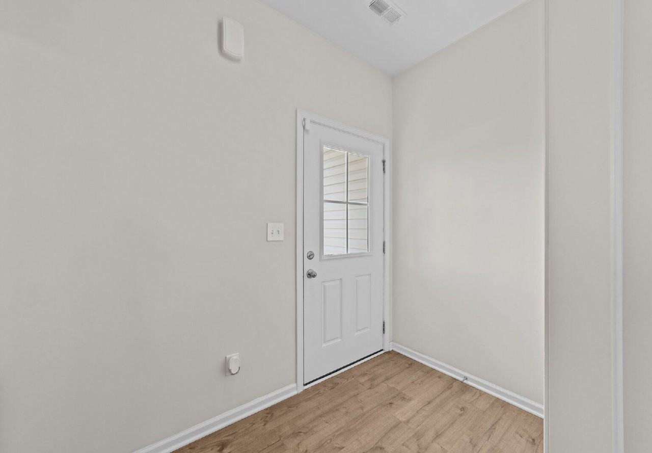 220 Brisbane Dr - Photo 5 of 28