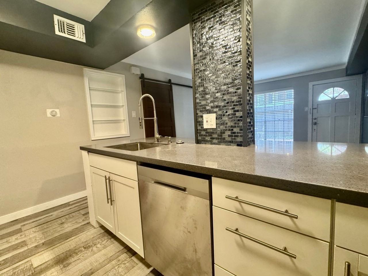 829 Wax Myrtle Ln - Photo 7 of 18