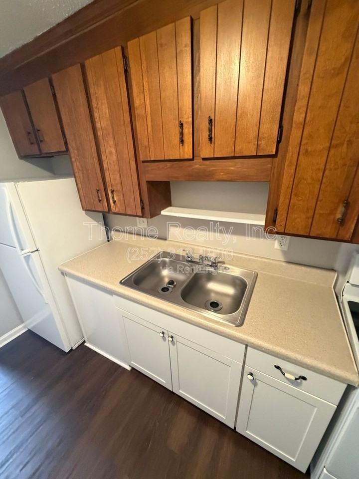 600 S Vyne St #F - Photo 5 of 15