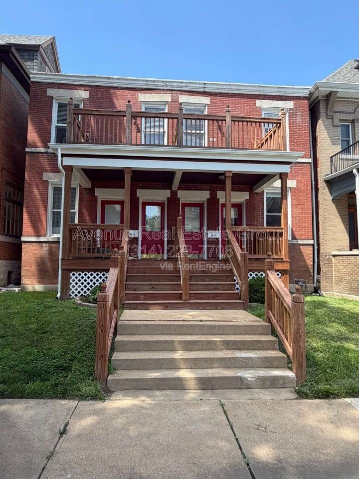 4211 Cleveland Ave - Photo 2 of 32