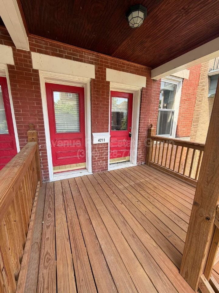 4211 Cleveland Ave - Photo 4 of 32