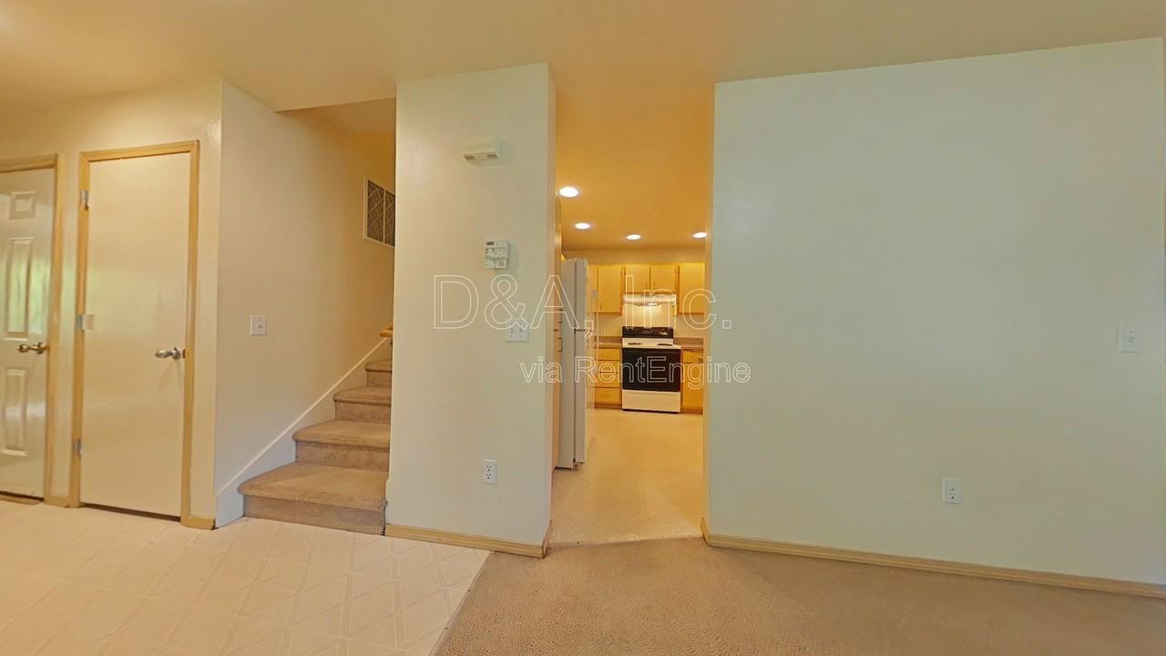 911 Nw Anjni Cir - Photo 3 of 20