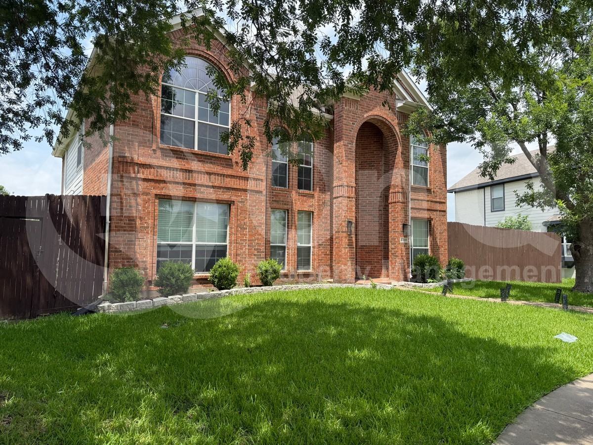 6501 Matson Dr - Photo 2 of 25