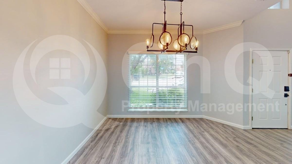6501 Matson Dr - Photo 4 of 25