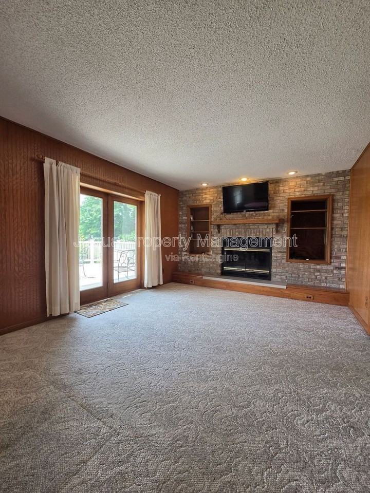 6660 Pine Rd - Photo 4 of 19