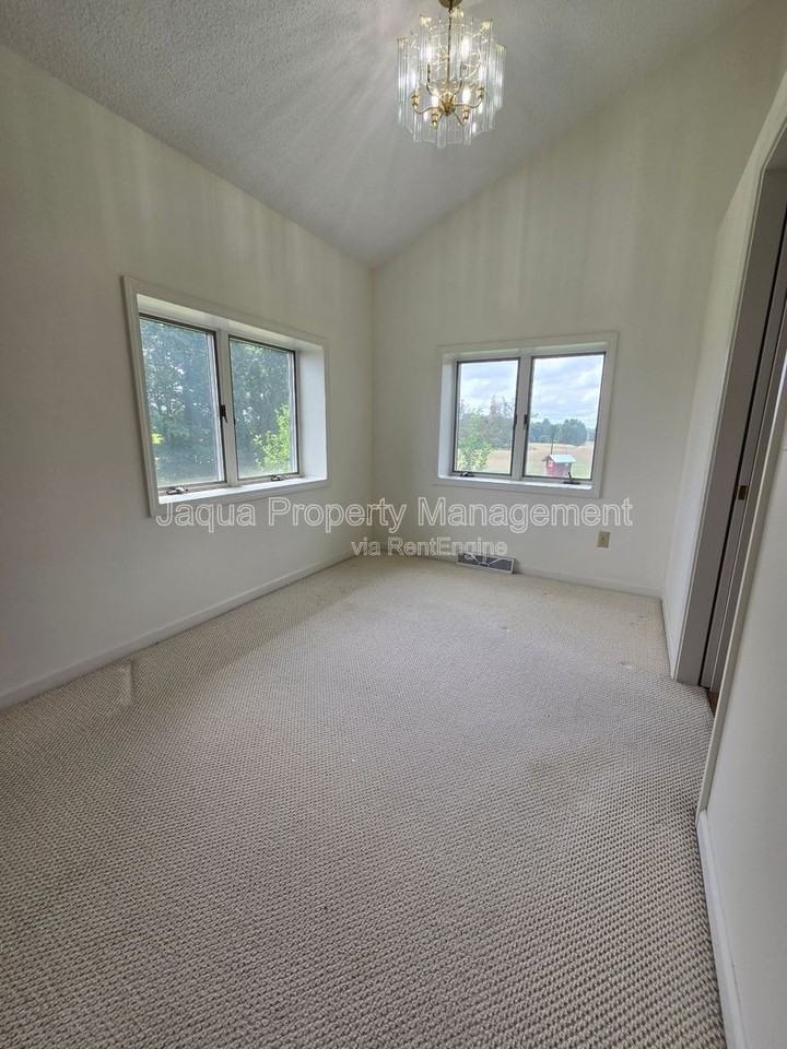 6660 Pine Rd - Photo 7 of 19