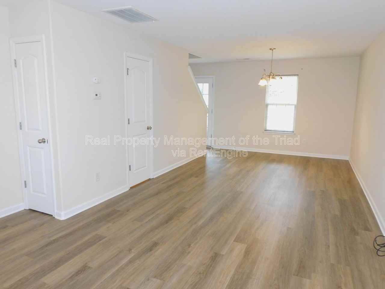 1475 Worchester St - Photo 3 of 21
