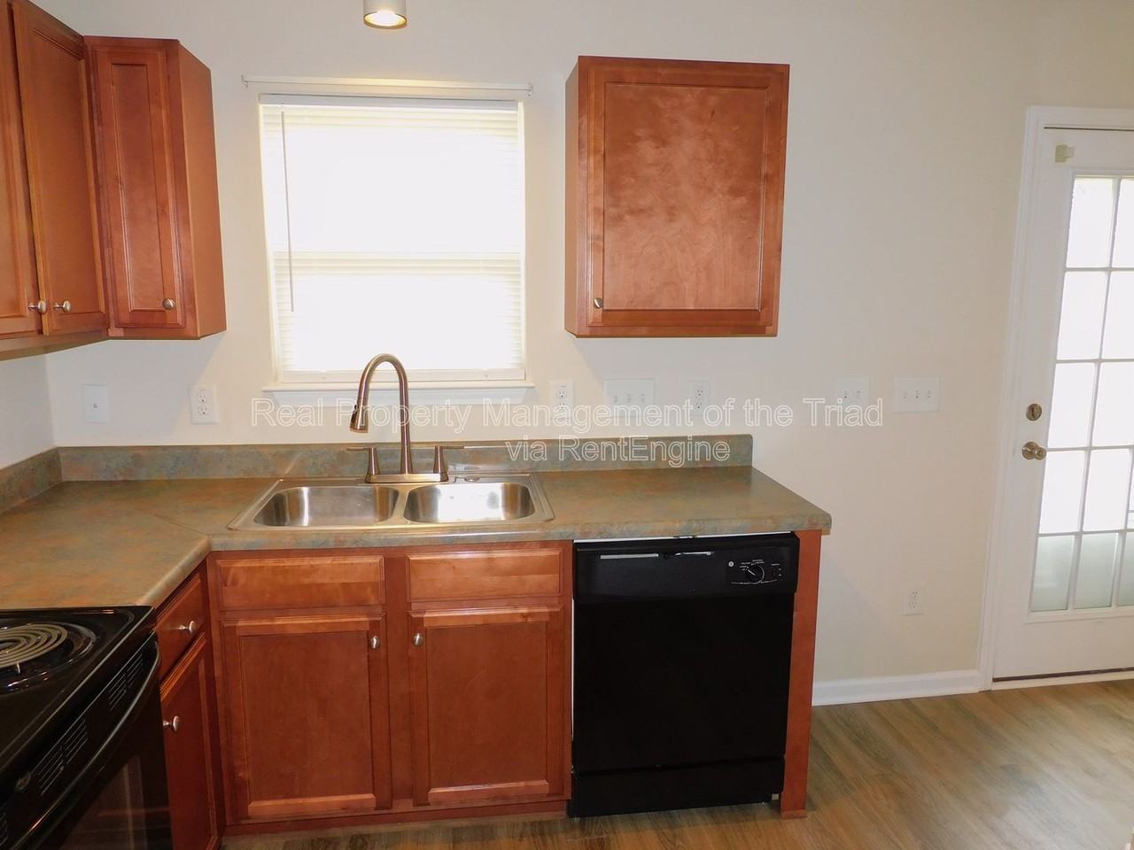 1475 Worchester St - Photo 5 of 21