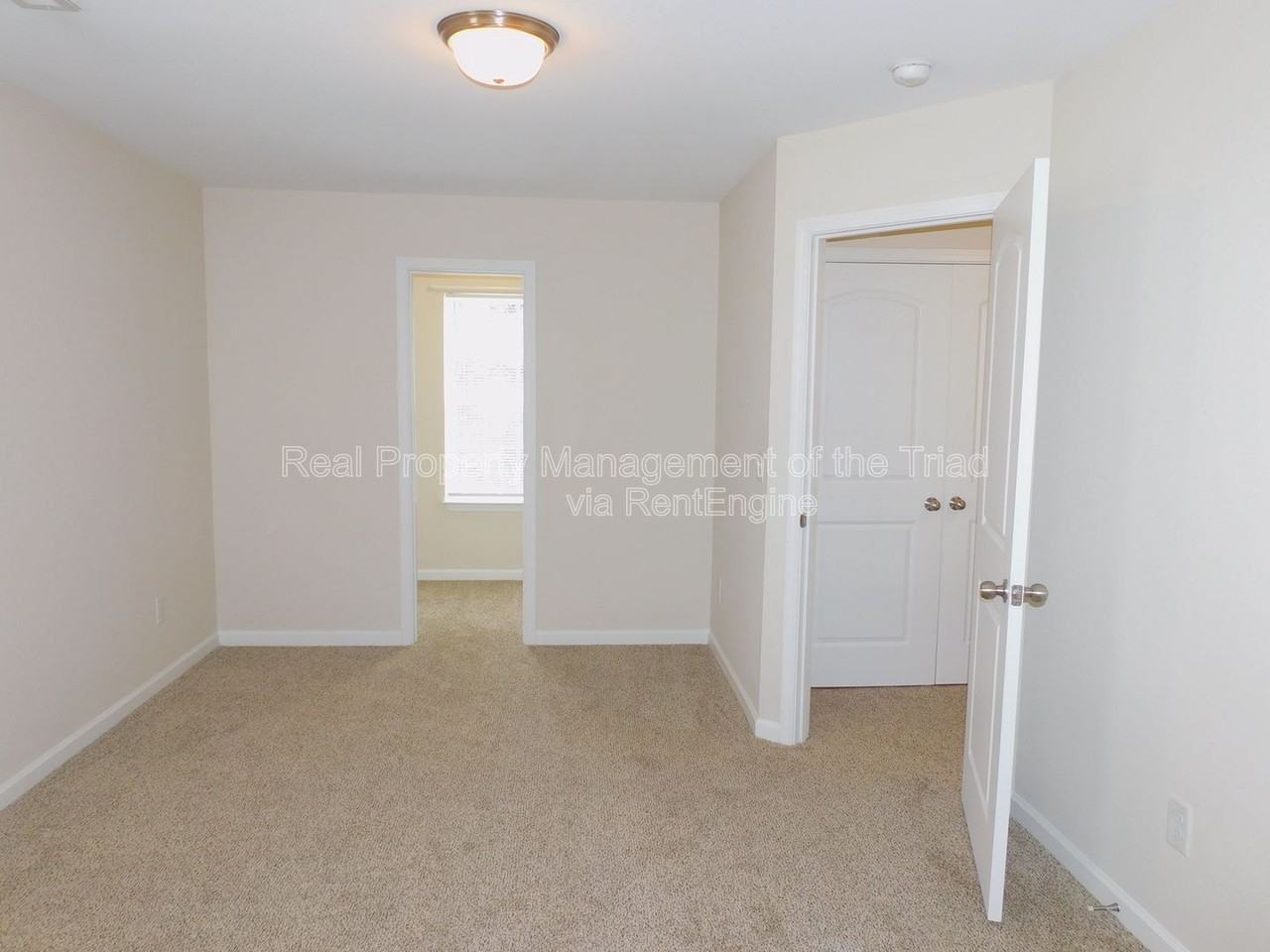 1475 Worchester St - Photo 7 of 21